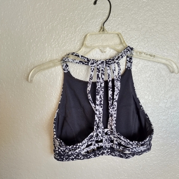 Lululemon Slide With Me Bra Chirasu Black / Chirakasu Alpine White sz 4 - Picture 4 of 7